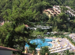 HiLLSiDE BEACH CLUB