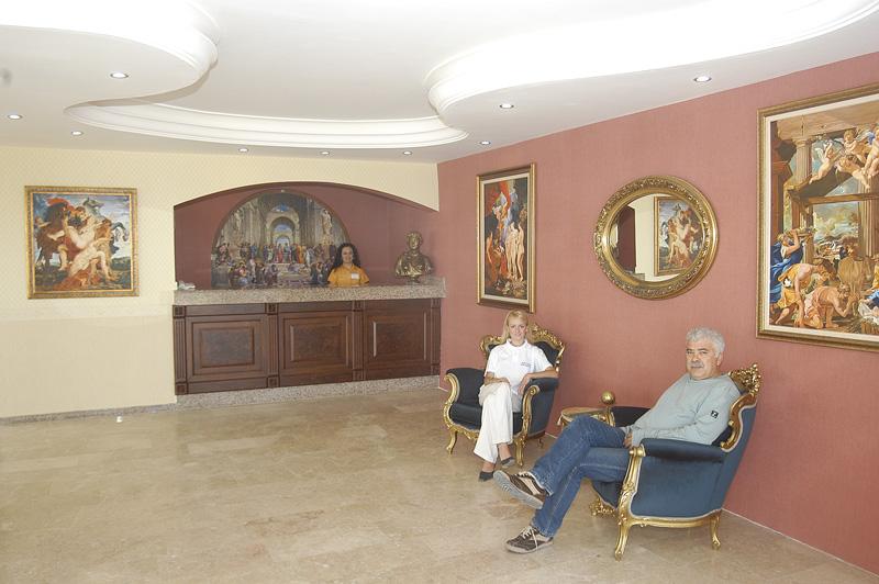 ANTIQUE ROMAN PALACE